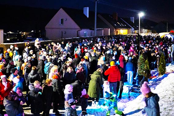 Vánoční dům Vrbno rozsvícení a pohled na ulici